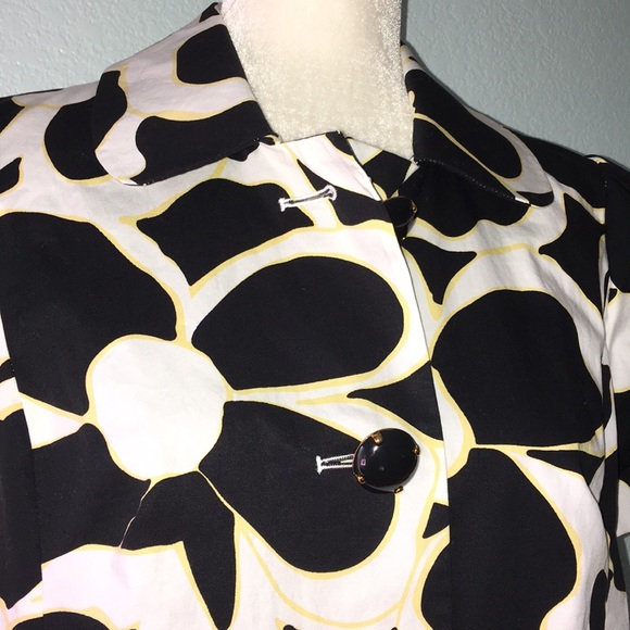 Giant Daisy Short Sleeve Blazer 18PE - Picture 2 of 5